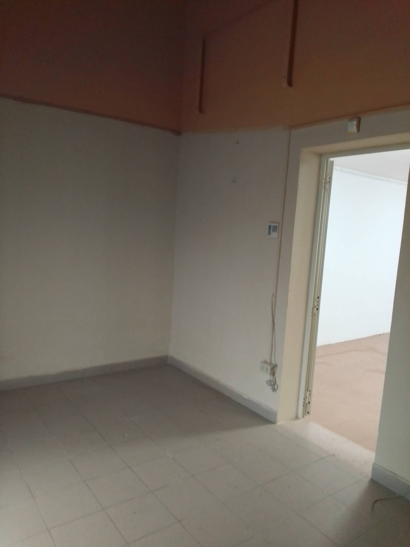 Immagine 4 di Attività commerciale in affitto  in via calcesana 280 a San Giuliano Terme