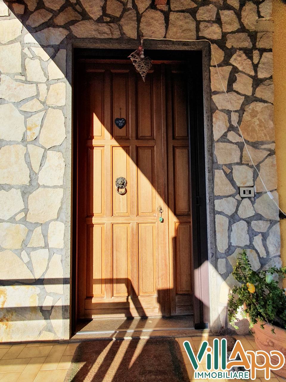 Immagine 38 di Villa in vendita  in Via Provinciale per Lenola 12 a Fondi