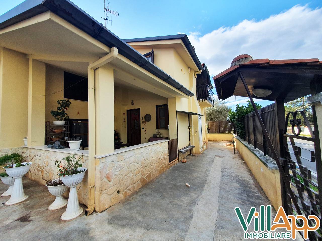 Immagine 25 di Villa in vendita  in Via provinciale per lenola 20 a Fondi