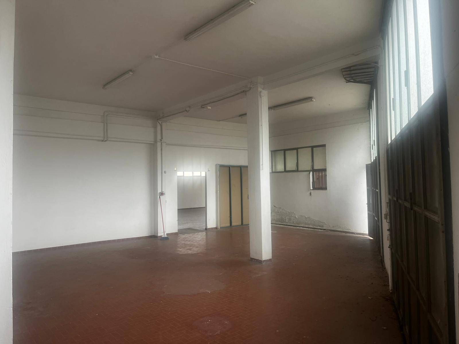 Immagine 3 di Locale commerciale in affitto  in via nazario sauro a Cascina