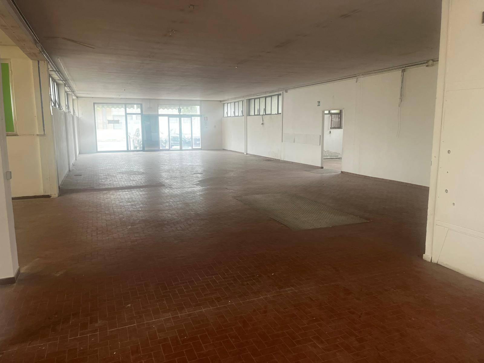 Immagine 7 di Locale commerciale in affitto  in via nazario sauro a Cascina