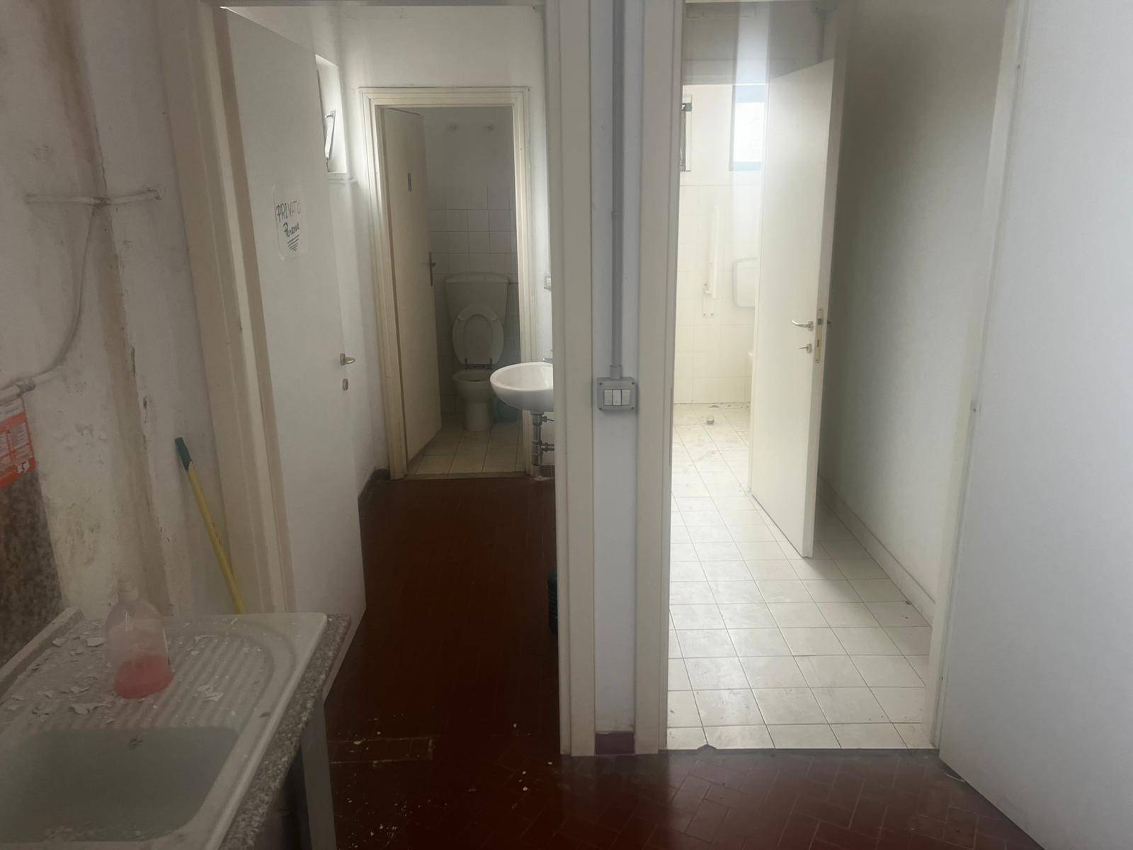 Immagine 8 di Locale commerciale in affitto  in via nazario sauro a Cascina