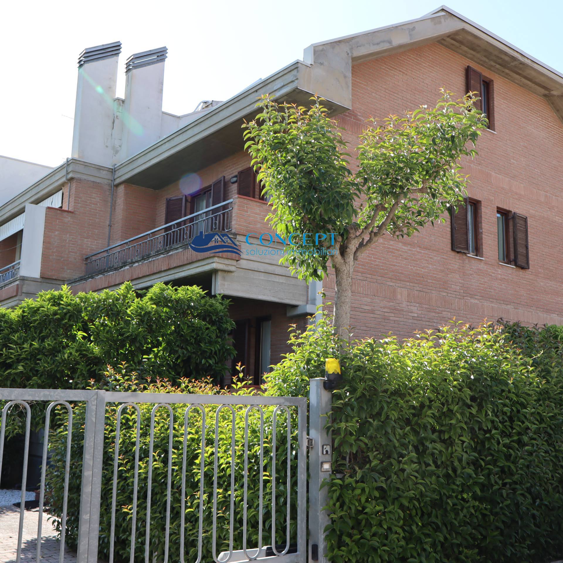 Immagine 3 di Villetta a schiera in vendita  in via Liri snc a San Benedetto Del Tronto