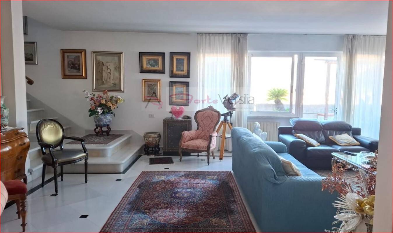 appartamento in vendita a Carrara in zona Marina di Carrara