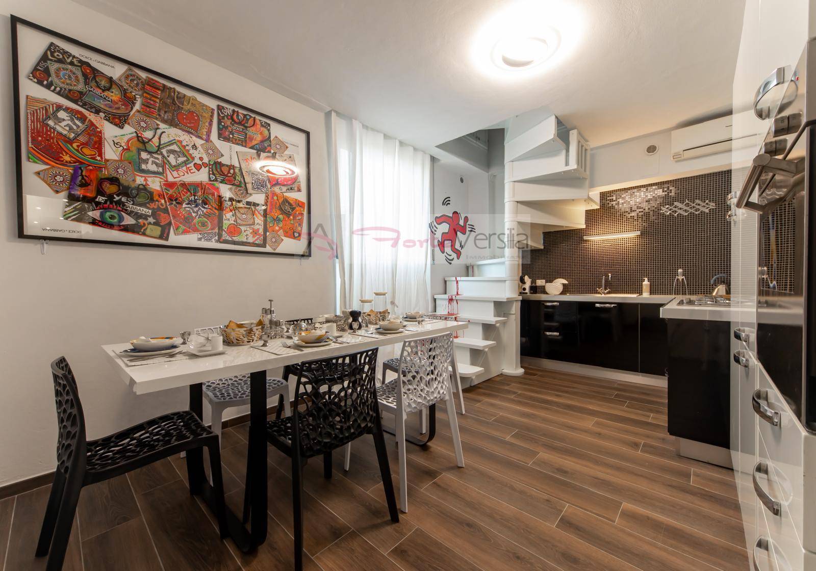 Immagine 52 di Appartamento in vendita  a Viareggio