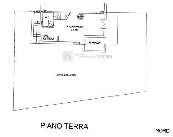 Immagine 21 di Villa in vendita  a Montignoso