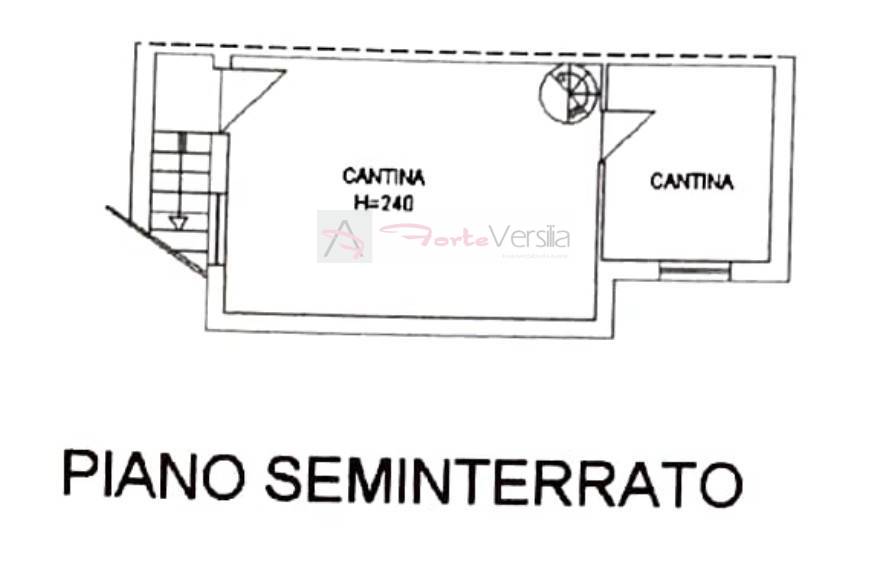 Immagine 23 di Villa in vendita  a Montignoso