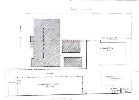 Immagine 35 di Capannone industriale in vendita  a Pietrasanta