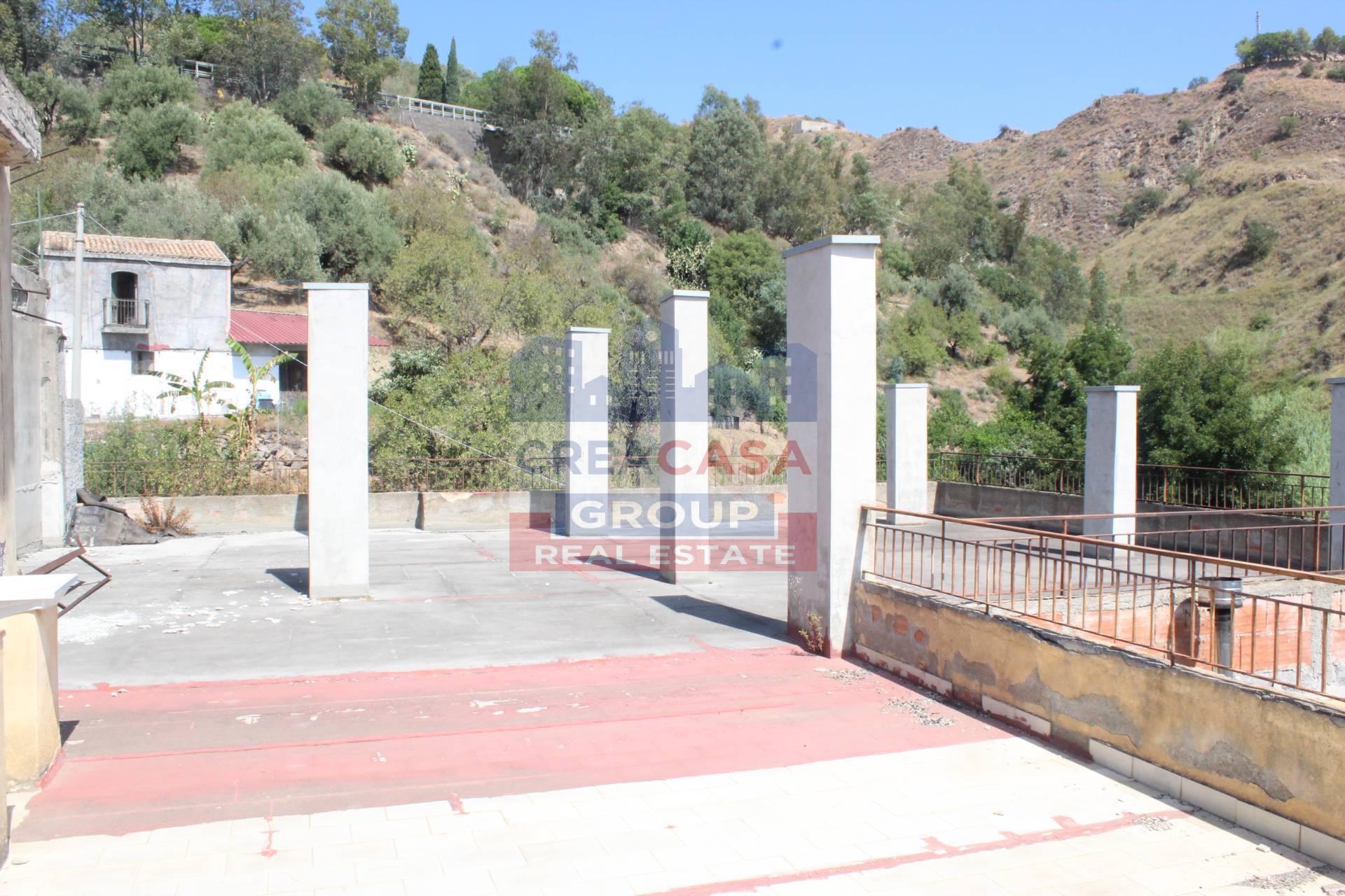 Immagine 28 di Appartamento in vendita  in Contrada Farsa a Giardini-Naxos