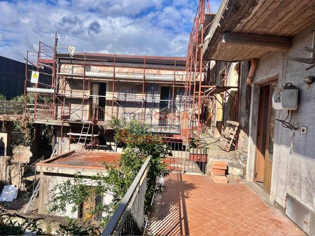 Immagine 7 di Casa semindipendente in vendita  in Mongibello a Riposto