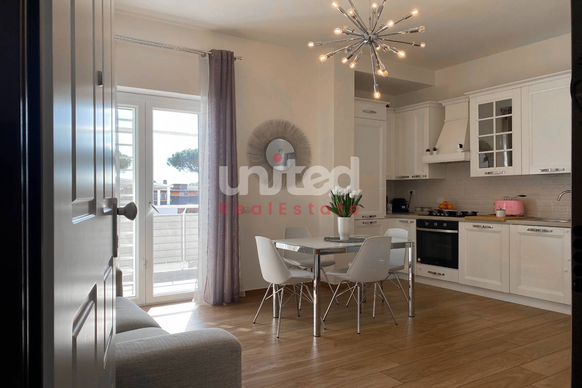 Immagine 3 di Appartamento in vendita  in Via Pio Colussi 8 a Roma