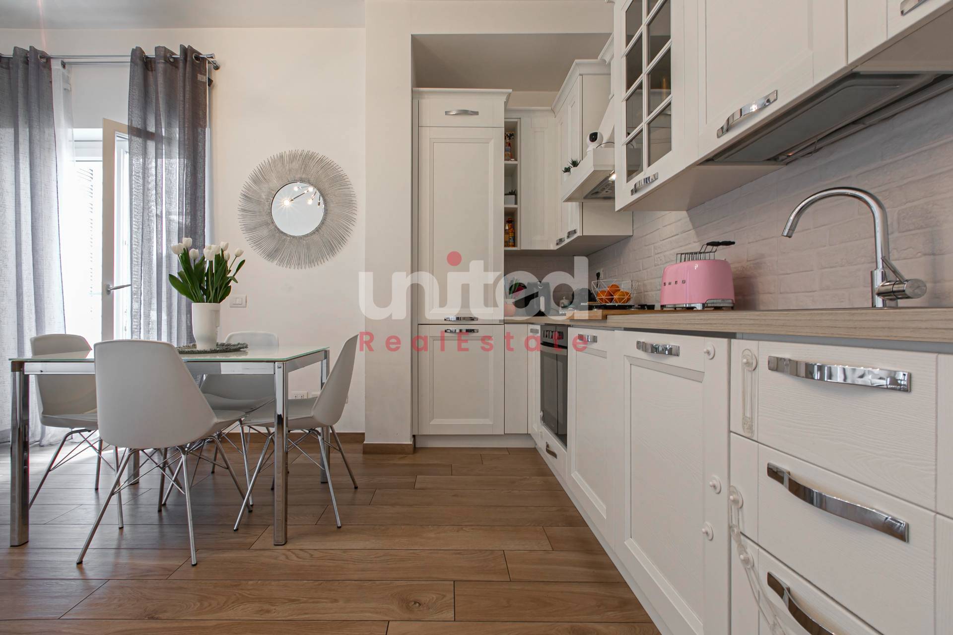 Immagine 7 di Appartamento in vendita  in Via Pio Colussi 8 a Roma