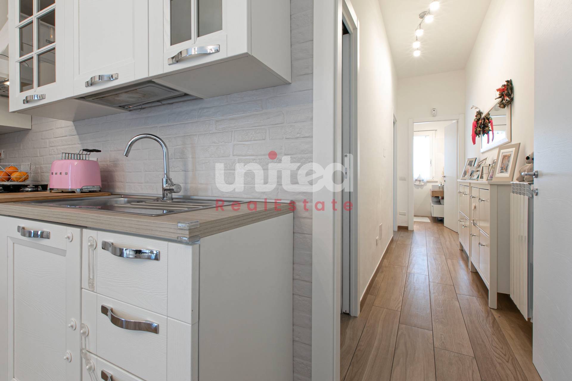 Immagine 9 di Appartamento in vendita  in Via Pio Colussi 8 a Roma