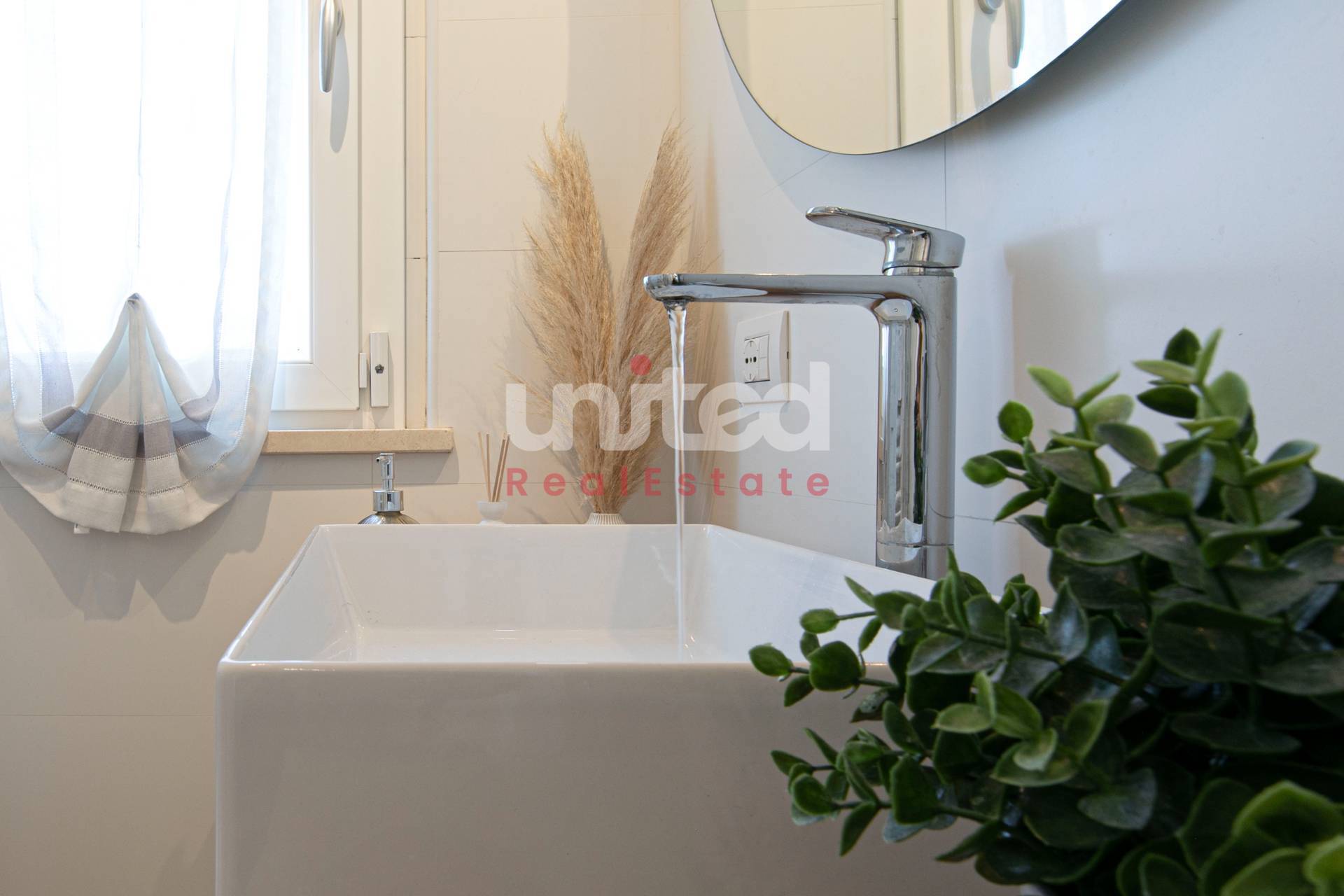 Immagine 18 di Appartamento in vendita  in Via Pio Colussi 8 a Roma