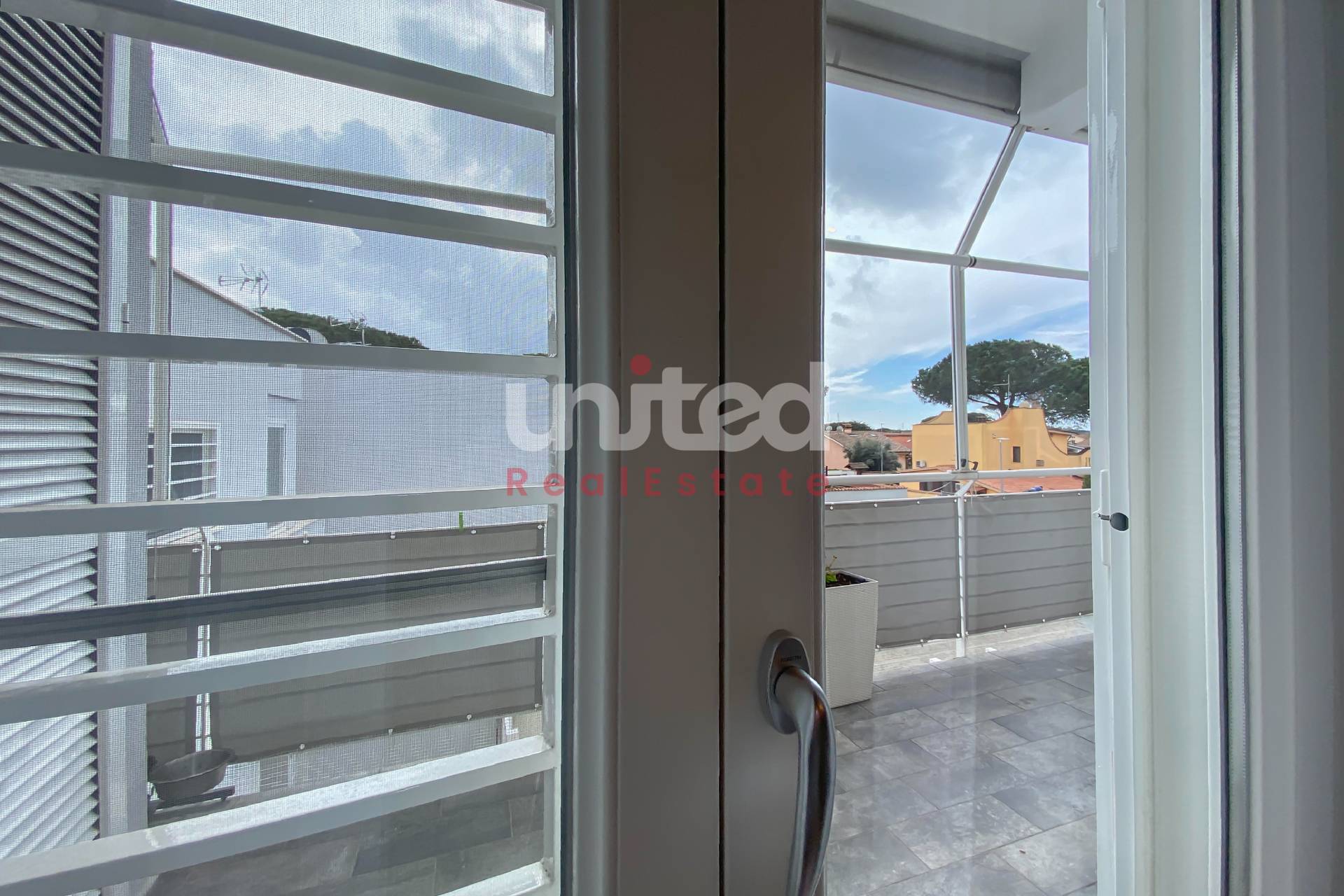 Immagine 20 di Appartamento in vendita  in Via Pio Colussi 8 a Roma