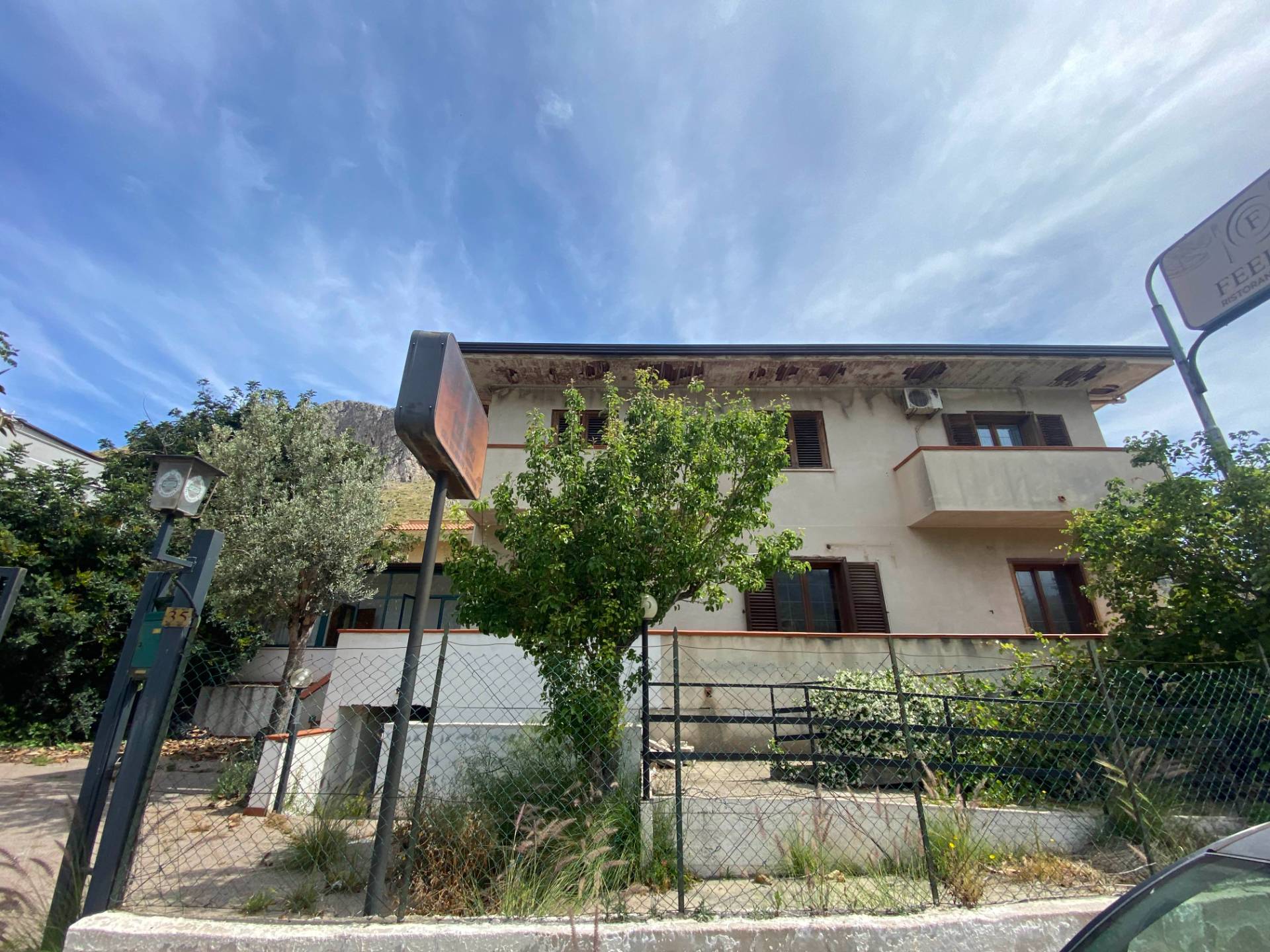 Immagine 10 di Locale commerciale in affitto  in Viale Rosario Nicoletti 35 a Palermo