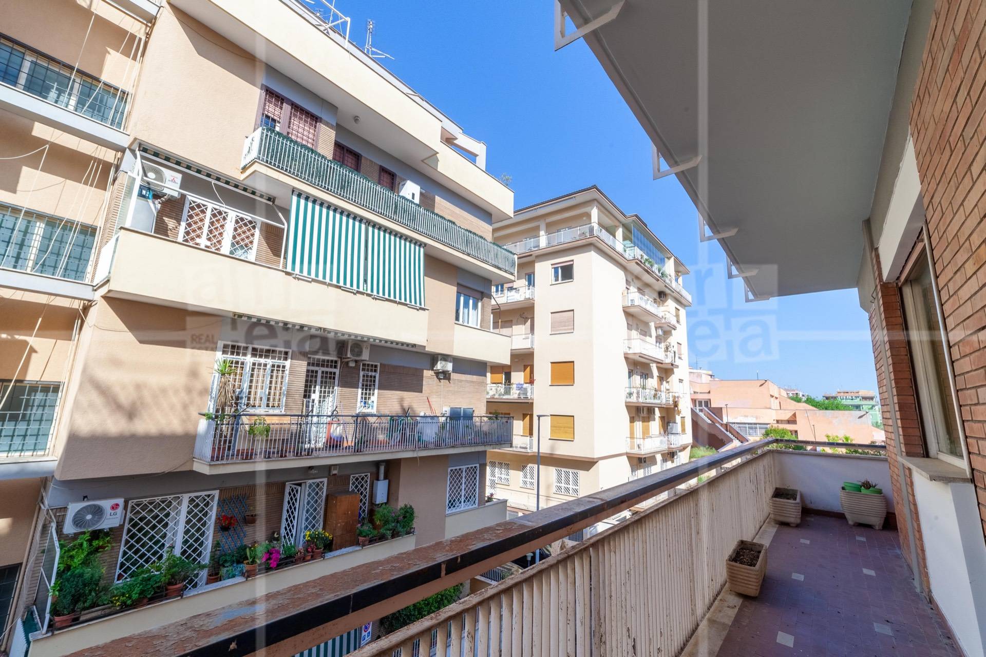 Immagine 24 di Appartamento in vendita  in VIA PAOLA FALCONIERI 82 a Roma