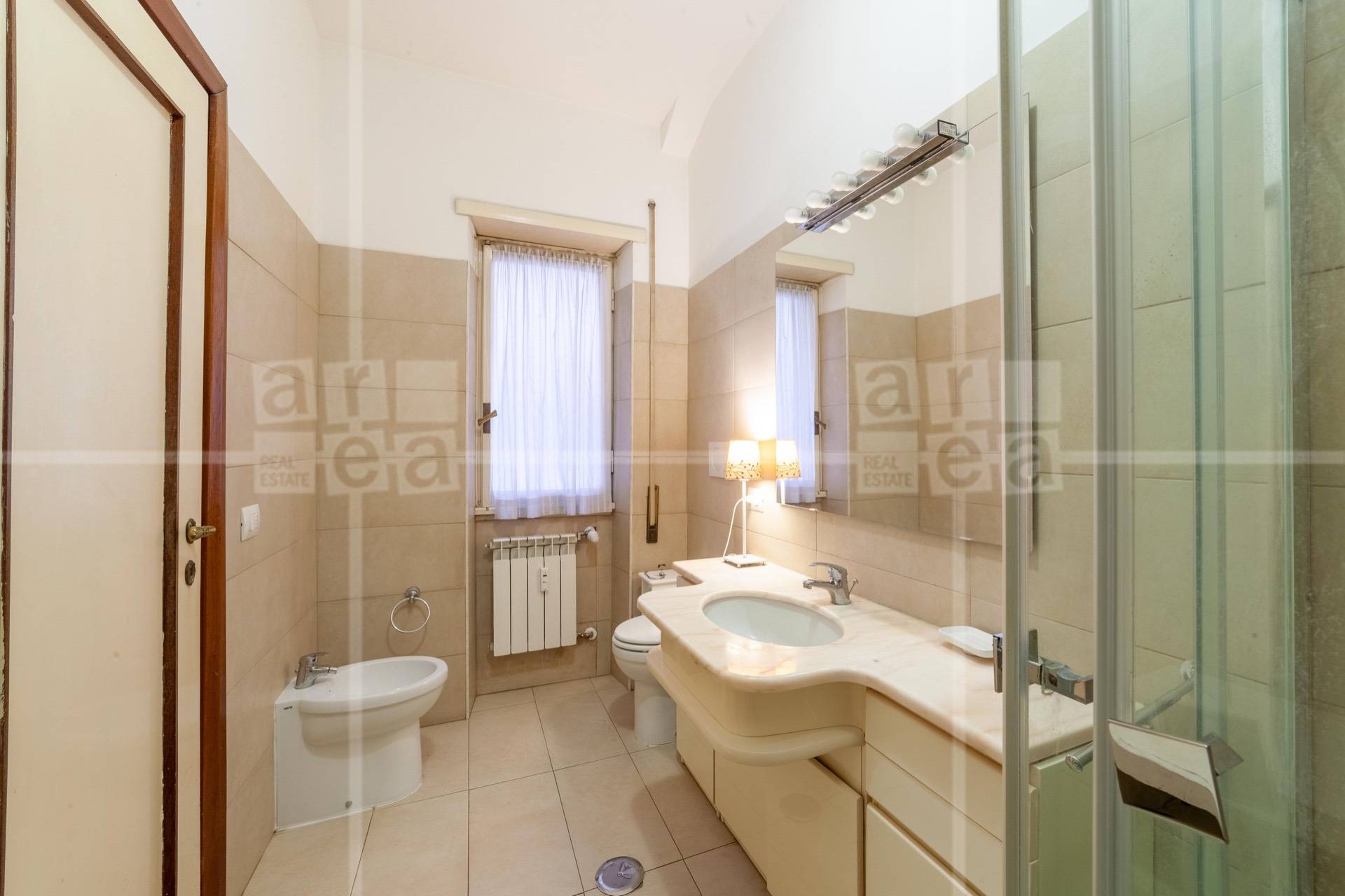 Immagine 28 di Appartamento in vendita  in VIA PAOLA FALCONIERI 82 a Roma