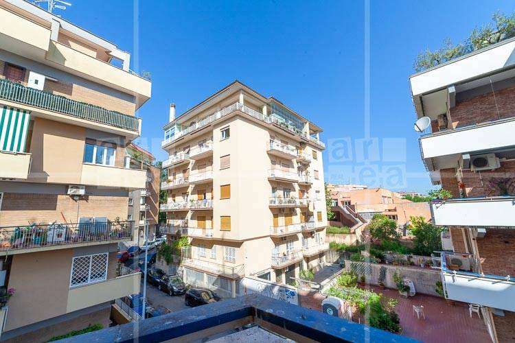 Immagine 48 di Appartamento in vendita  in VIA PAOLA FALCONIERI 82 a Roma