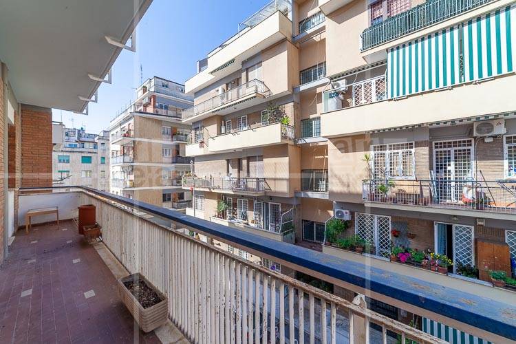 Immagine 49 di Appartamento in vendita  in VIA PAOLA FALCONIERI 82 a Roma