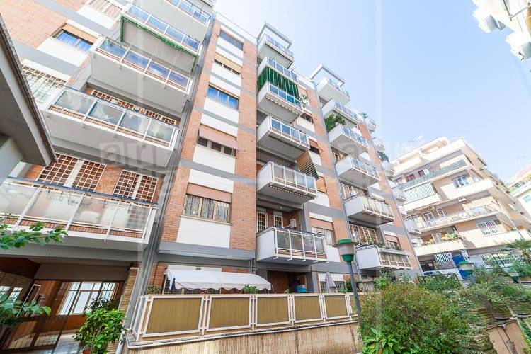 Immagine 69 di Appartamento in vendita  in VIA PAOLA FALCONIERI 82 a Roma