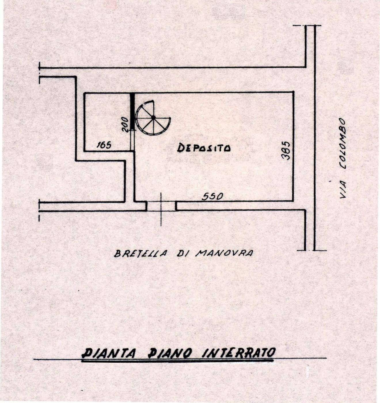 Immagine 23 di Negozio in affitto  in Via Colombo 24 a Caserta