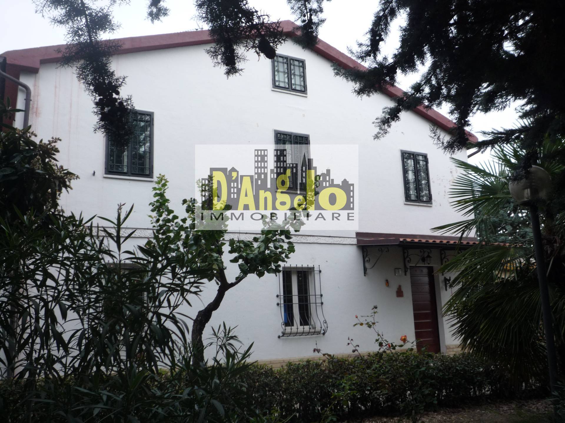 Immagine 3 di Casa indipendente in vendita  a Castignano