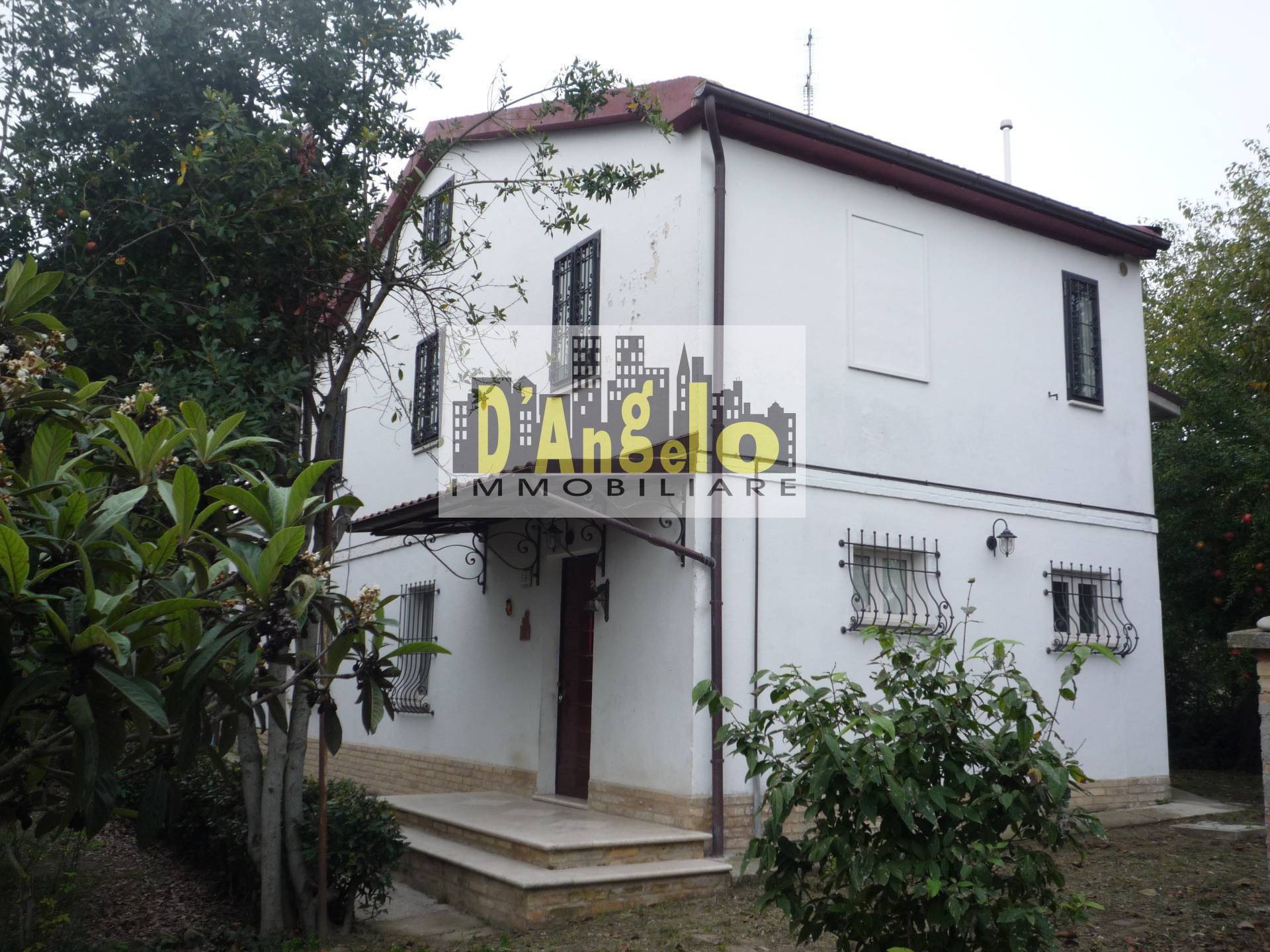 Immagine 1 di Casa indipendente in vendita  a Castignano