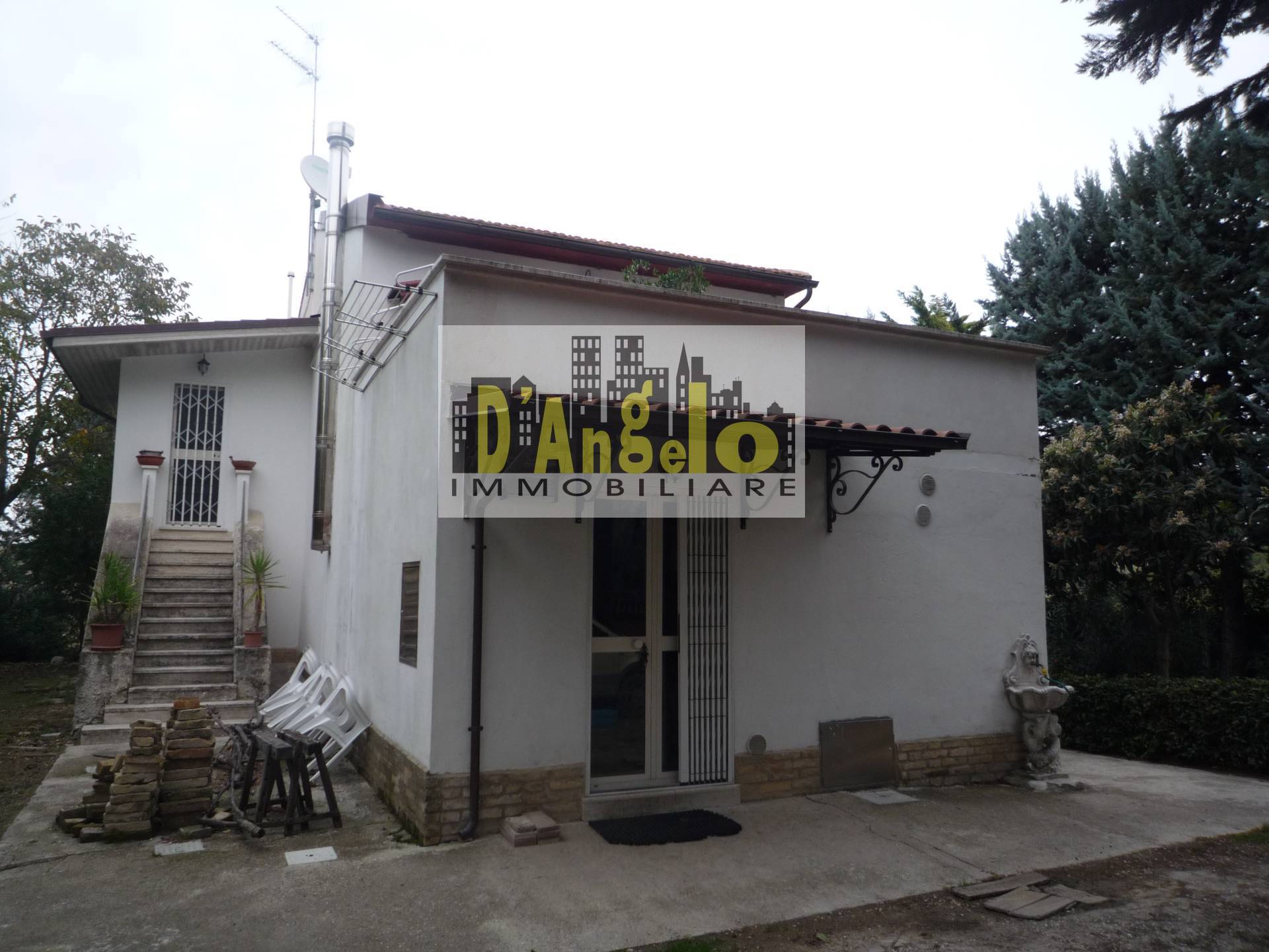 Immagine 5 di Casa indipendente in vendita  a Castignano