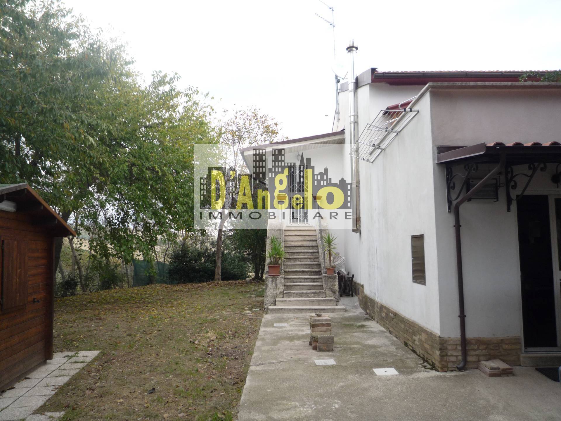 Immagine 6 di Casa indipendente in vendita  a Castignano