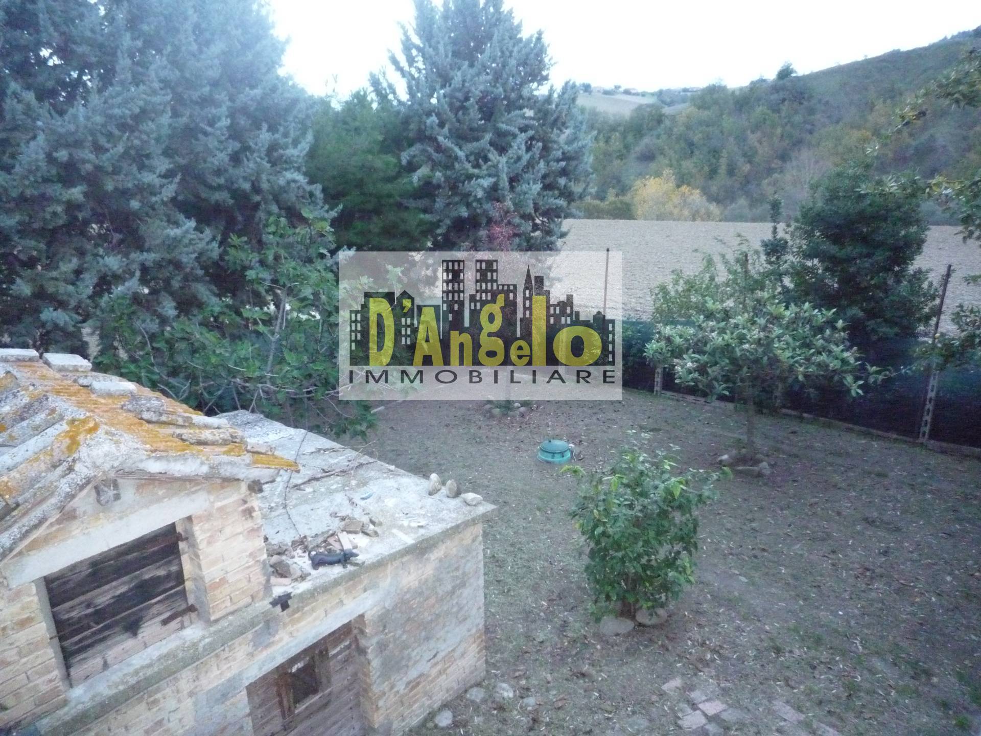 Immagine 8 di Casa indipendente in vendita  a Castignano