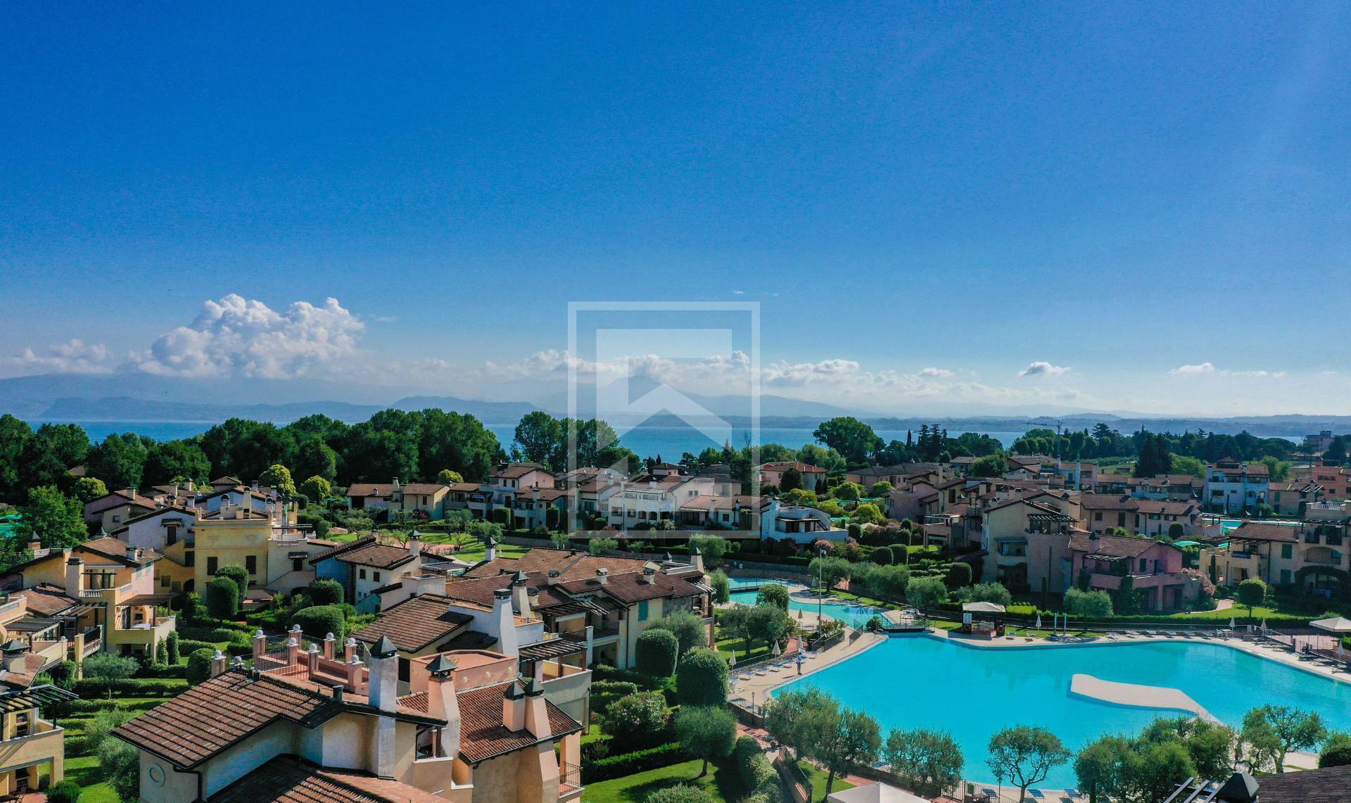 Immagine 32 di Appartamento in vendita  in Località Sermana 1 a Peschiera Del Garda