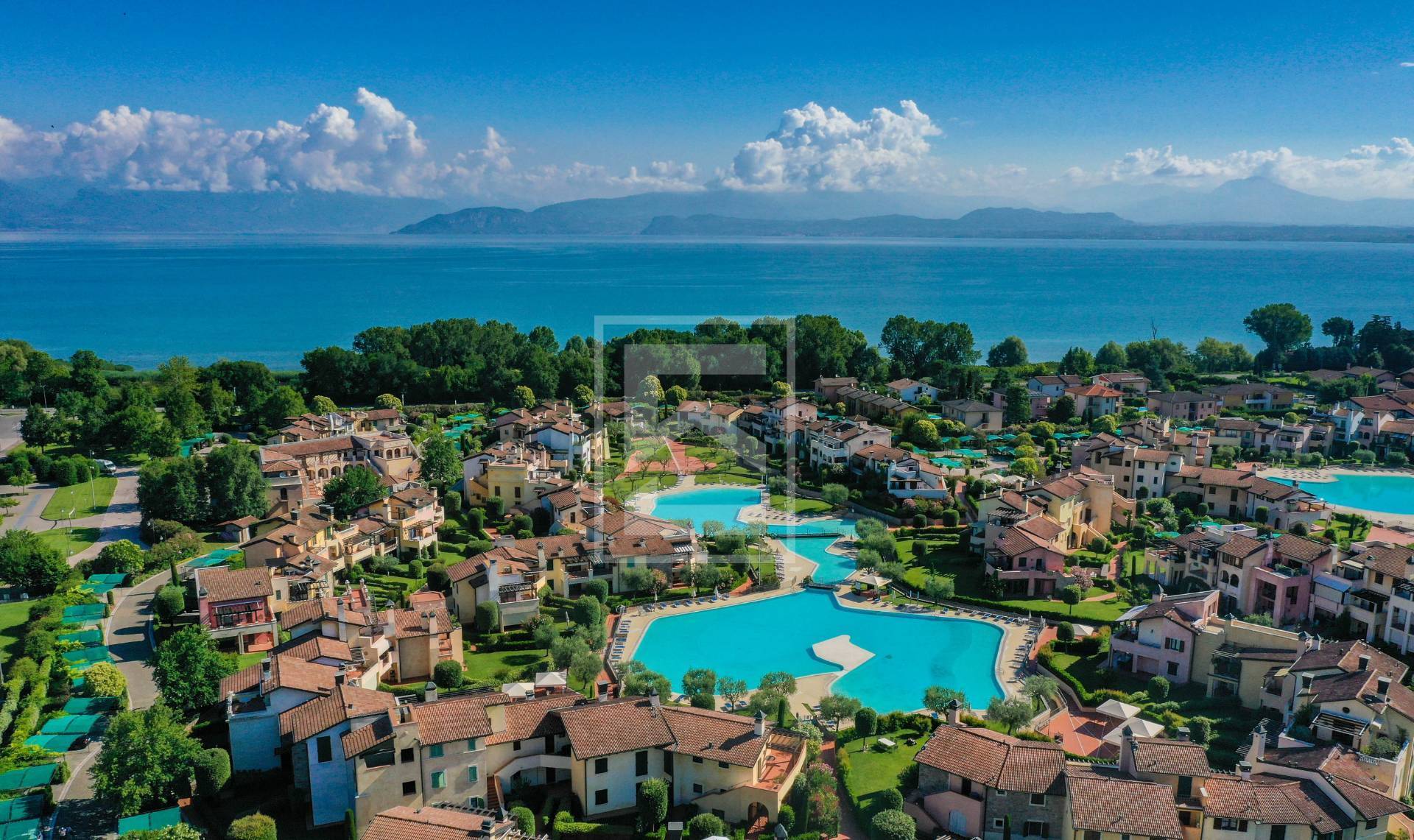 Immagine 35 di Appartamento in vendita  in Località Sermana 1 a Peschiera Del Garda