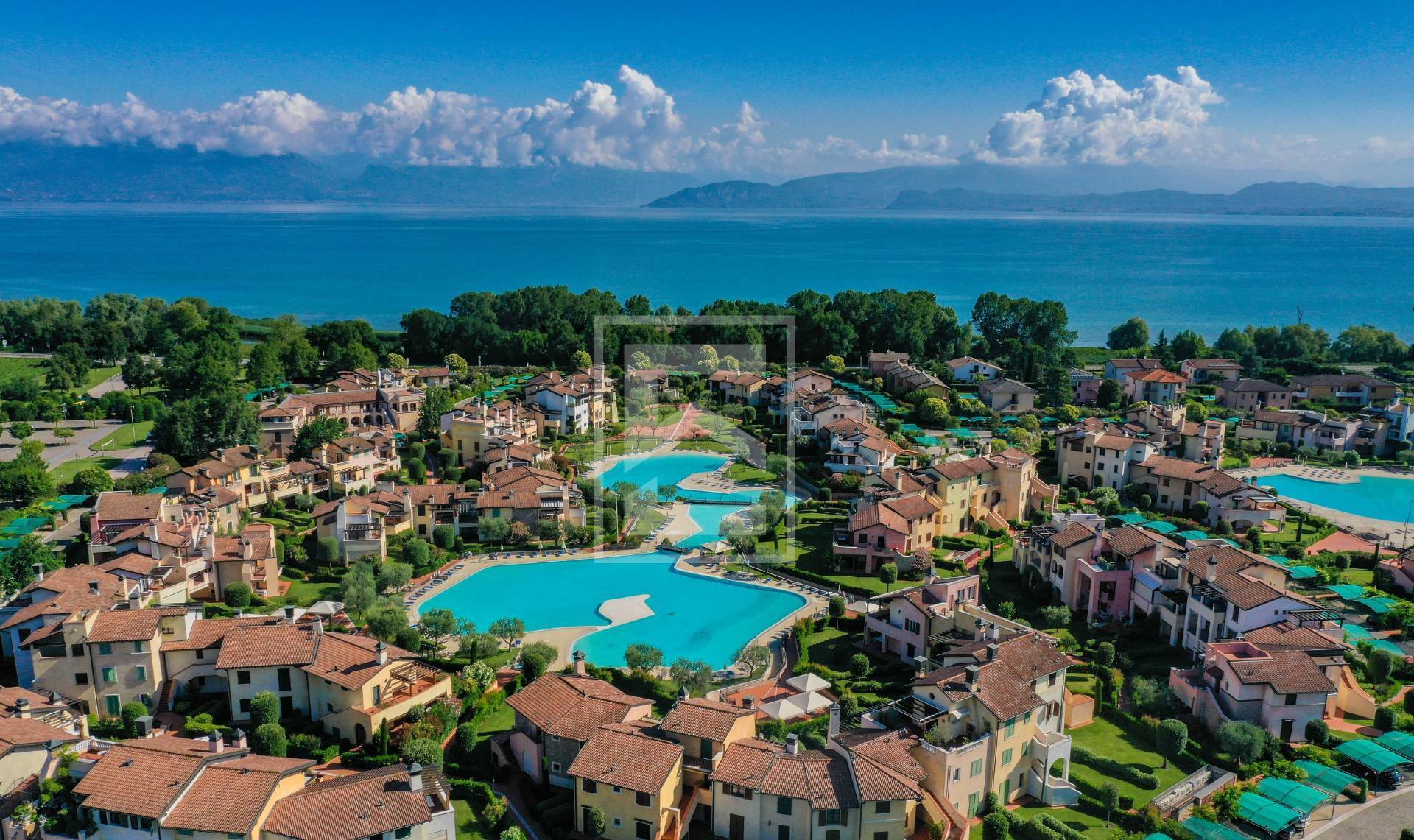 Immagine 36 di Appartamento in vendita  in Località Sermana 1 a Peschiera Del Garda