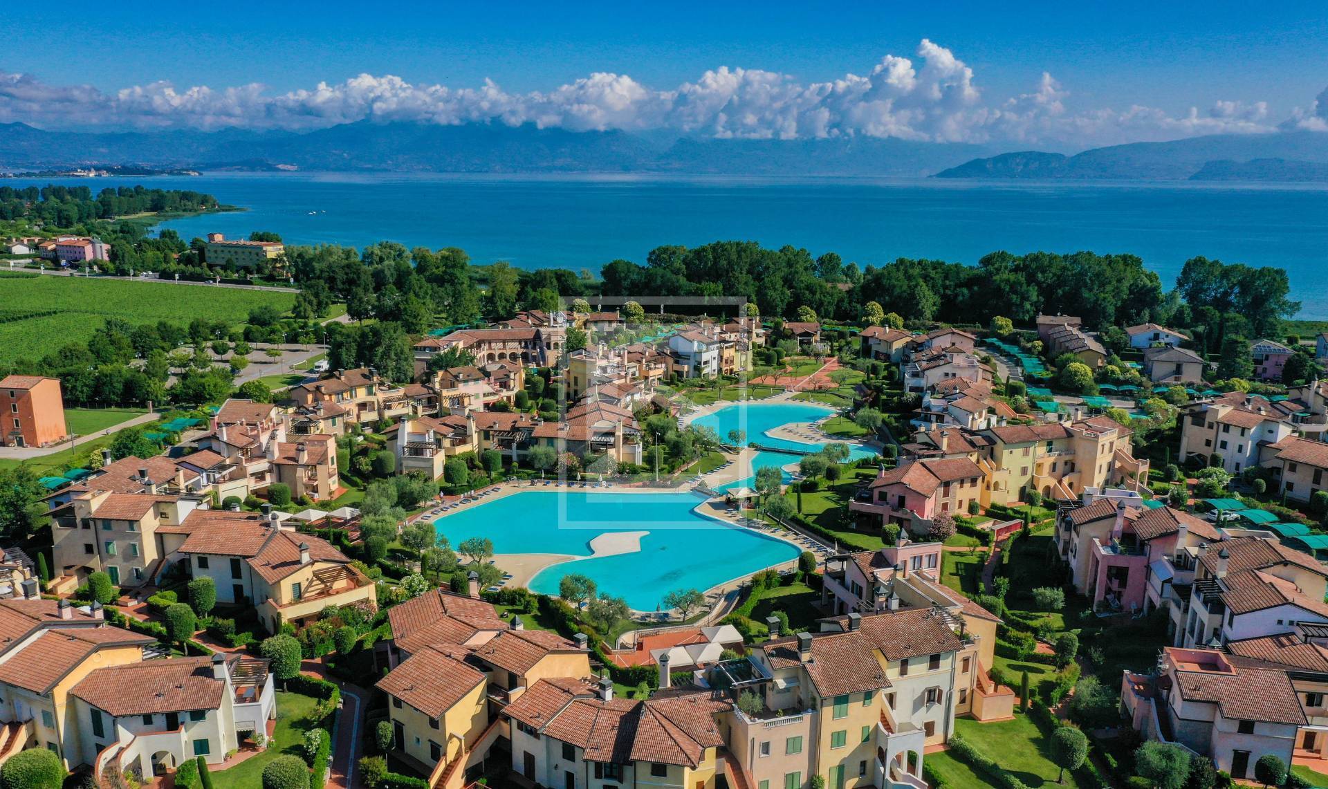 Immagine 37 di Appartamento in vendita  in Località Sermana 1 a Peschiera Del Garda