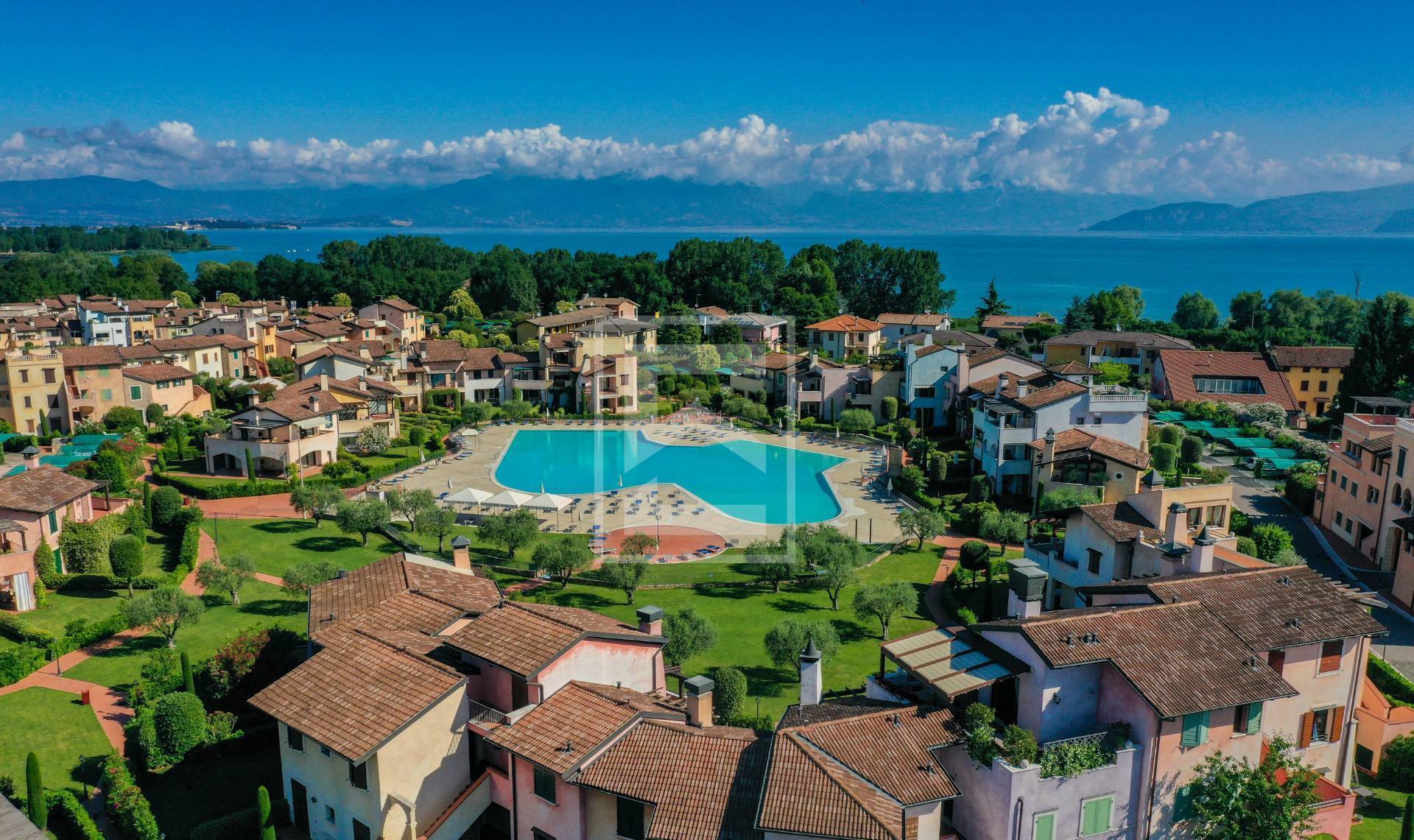 Immagine 41 di Appartamento in vendita  in Località Sermana 1 a Peschiera Del Garda