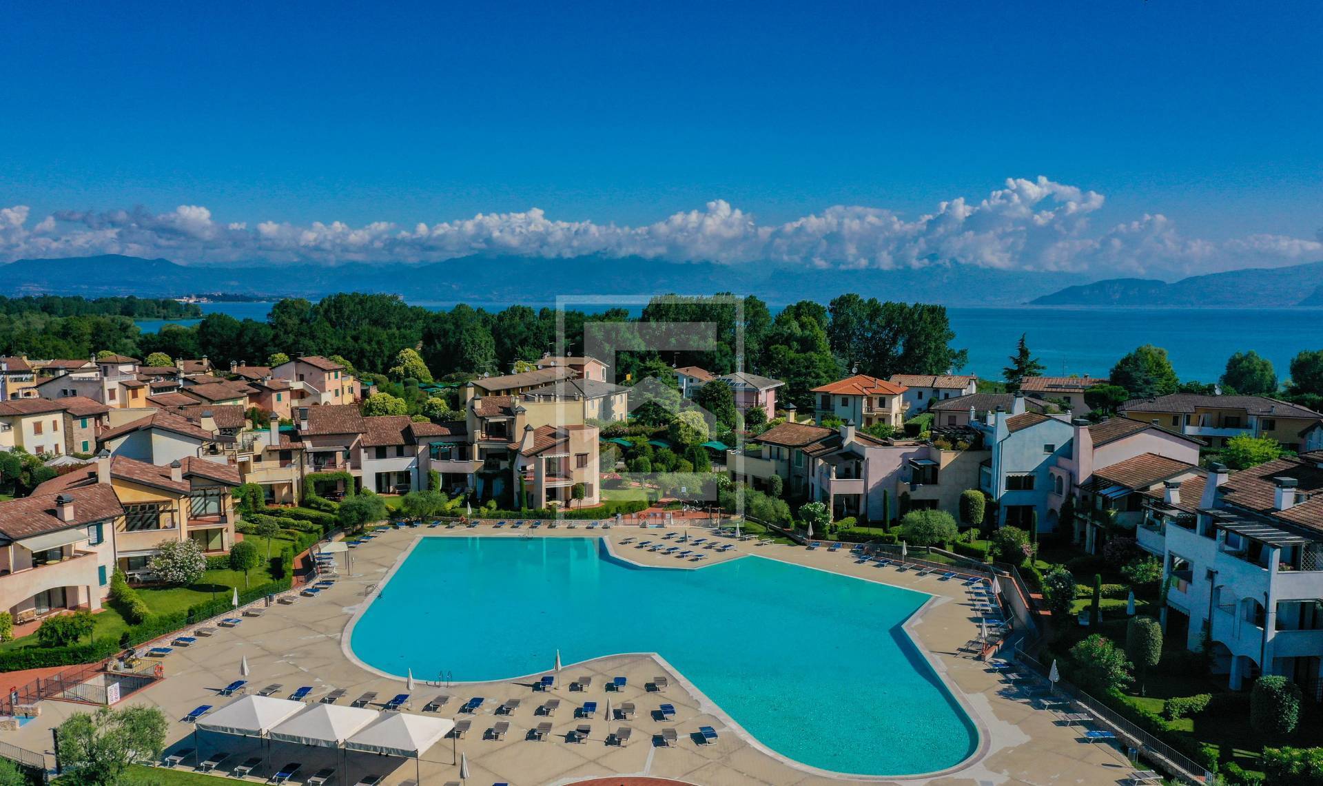 Immagine 42 di Appartamento in vendita  in Località Sermana 1 a Peschiera Del Garda