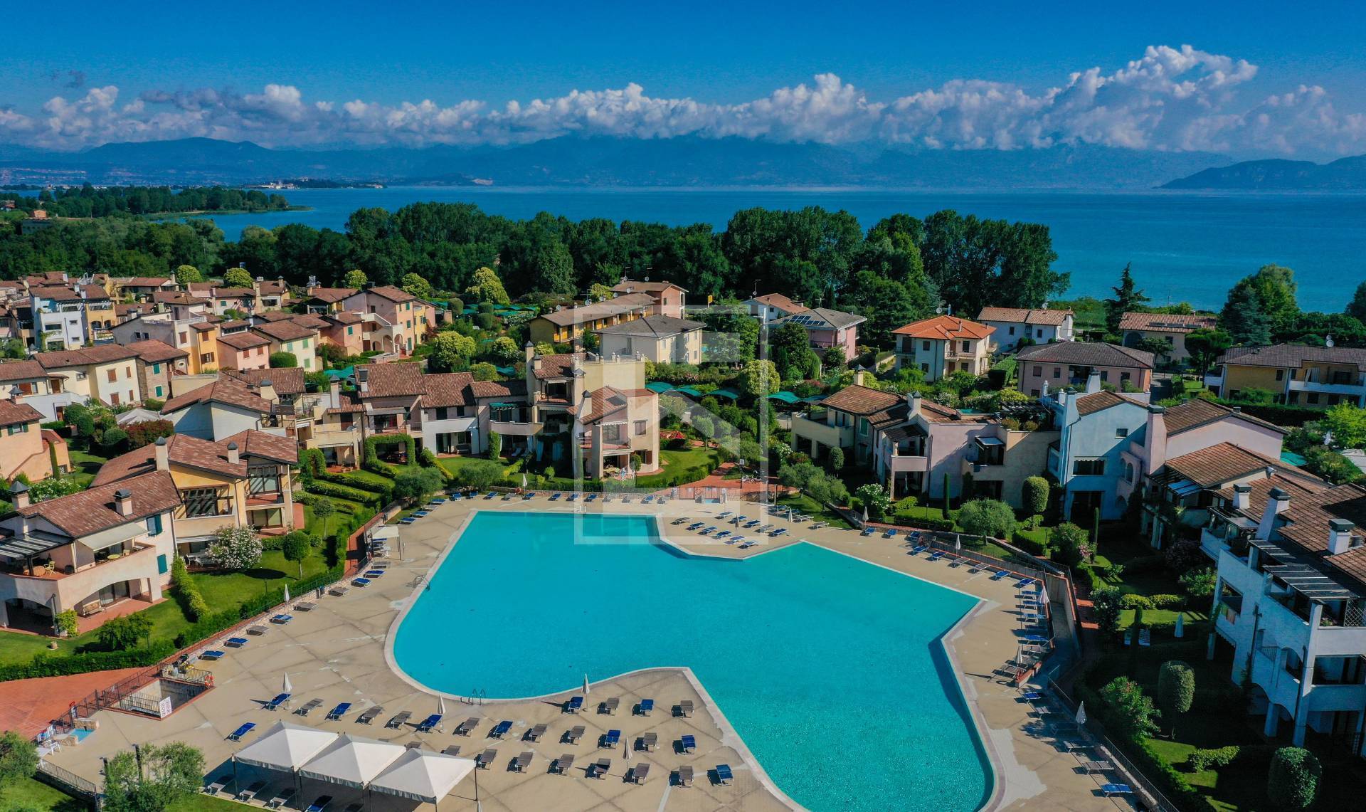 Immagine 43 di Appartamento in vendita  in Località Sermana 1 a Peschiera Del Garda