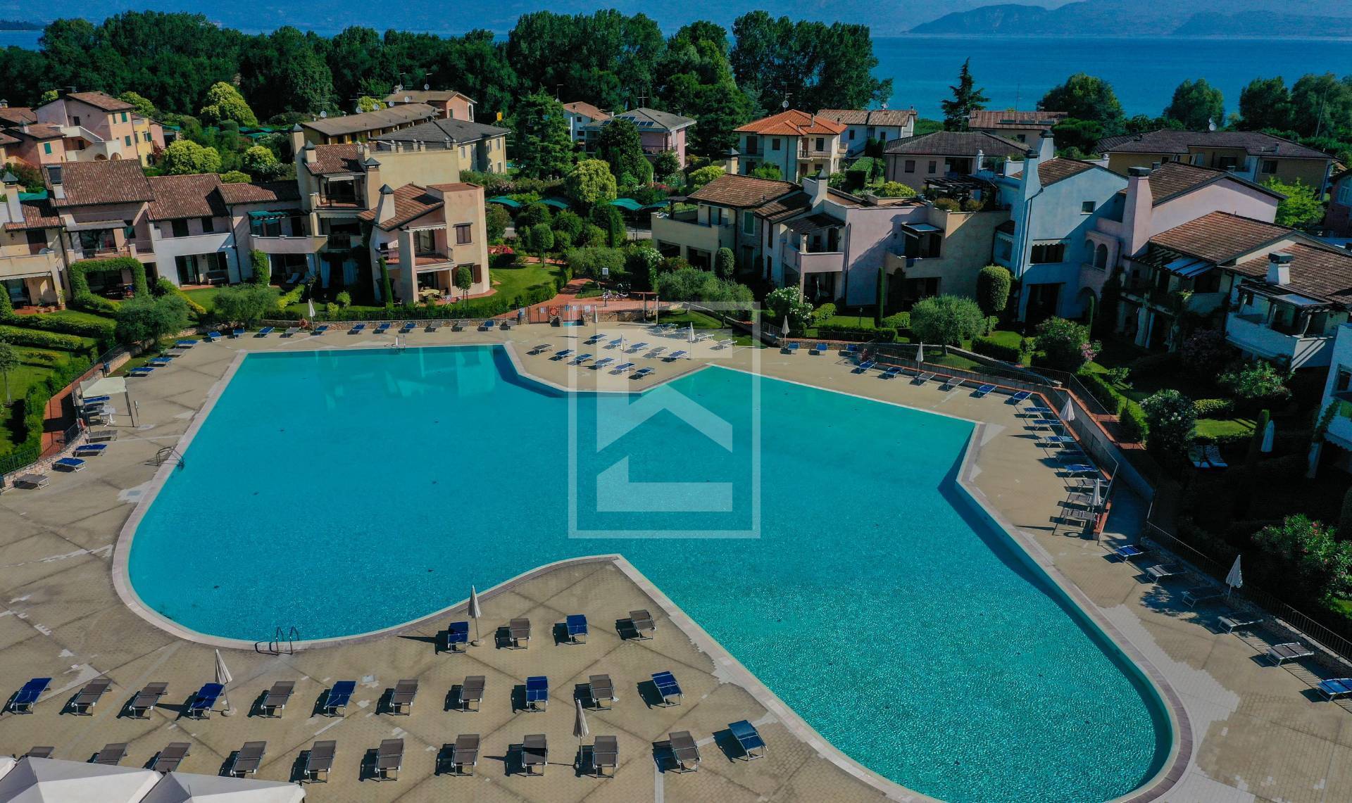 Immagine 44 di Appartamento in vendita  in Località Sermana 1 a Peschiera Del Garda