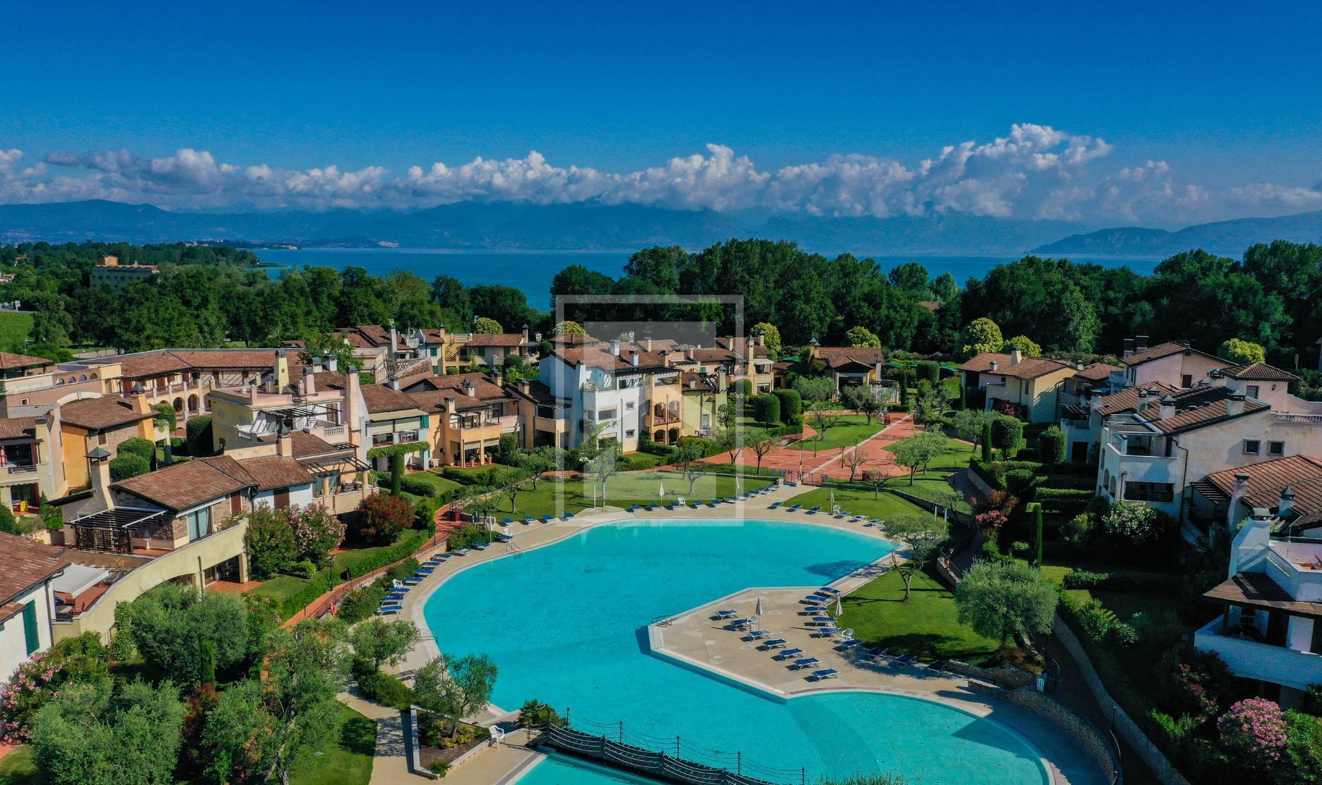 Immagine 45 di Appartamento in vendita  in Località Sermana 1 a Peschiera Del Garda