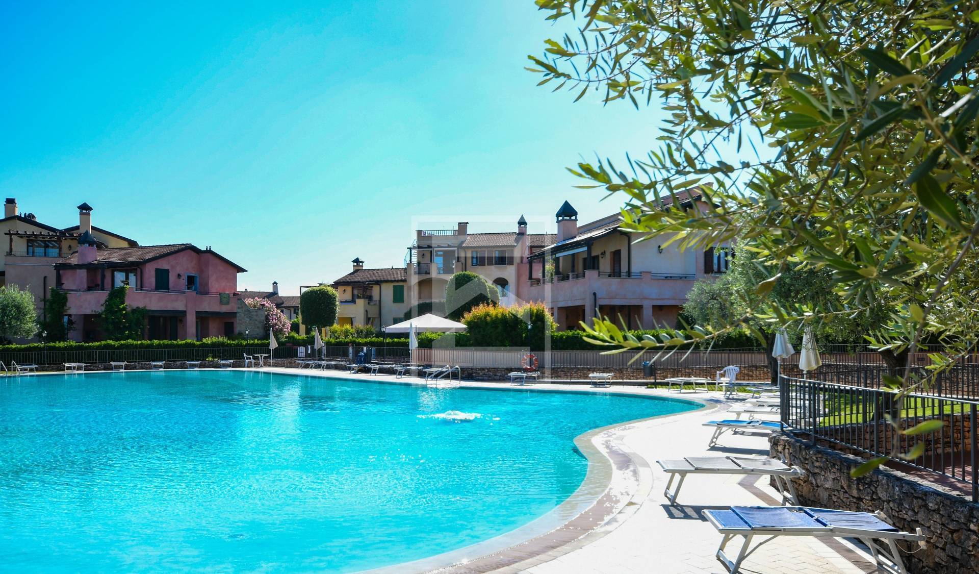 Immagine 46 di Appartamento in vendita  in Località Sermana 1 a Peschiera Del Garda