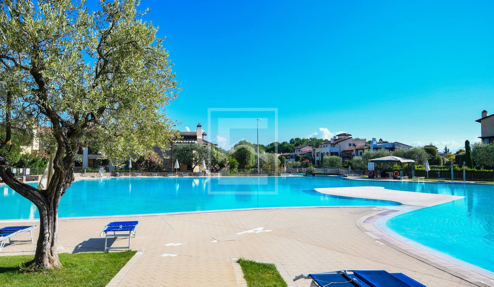 Immagine 47 di Appartamento in vendita  in Località Sermana 1 a Peschiera Del Garda