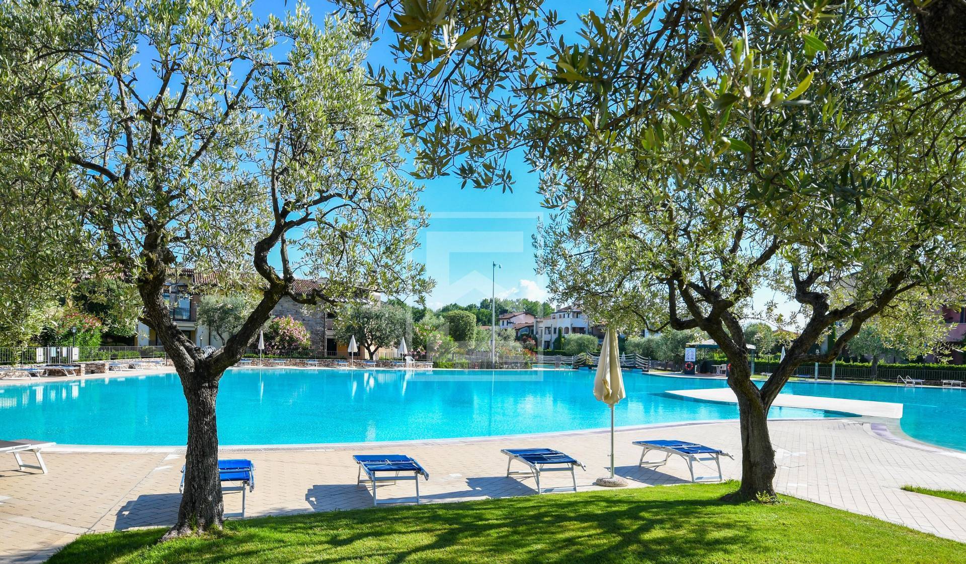 Immagine 48 di Appartamento in vendita  in Località Sermana 1 a Peschiera Del Garda