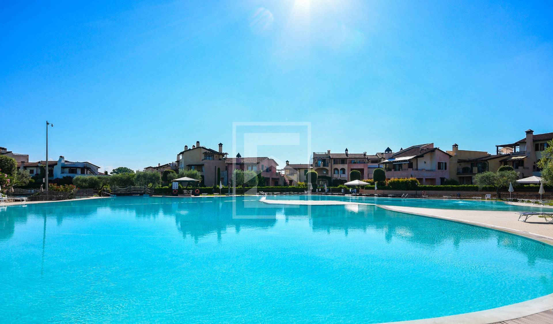 Immagine 49 di Appartamento in vendita  in Località Sermana 1 a Peschiera Del Garda