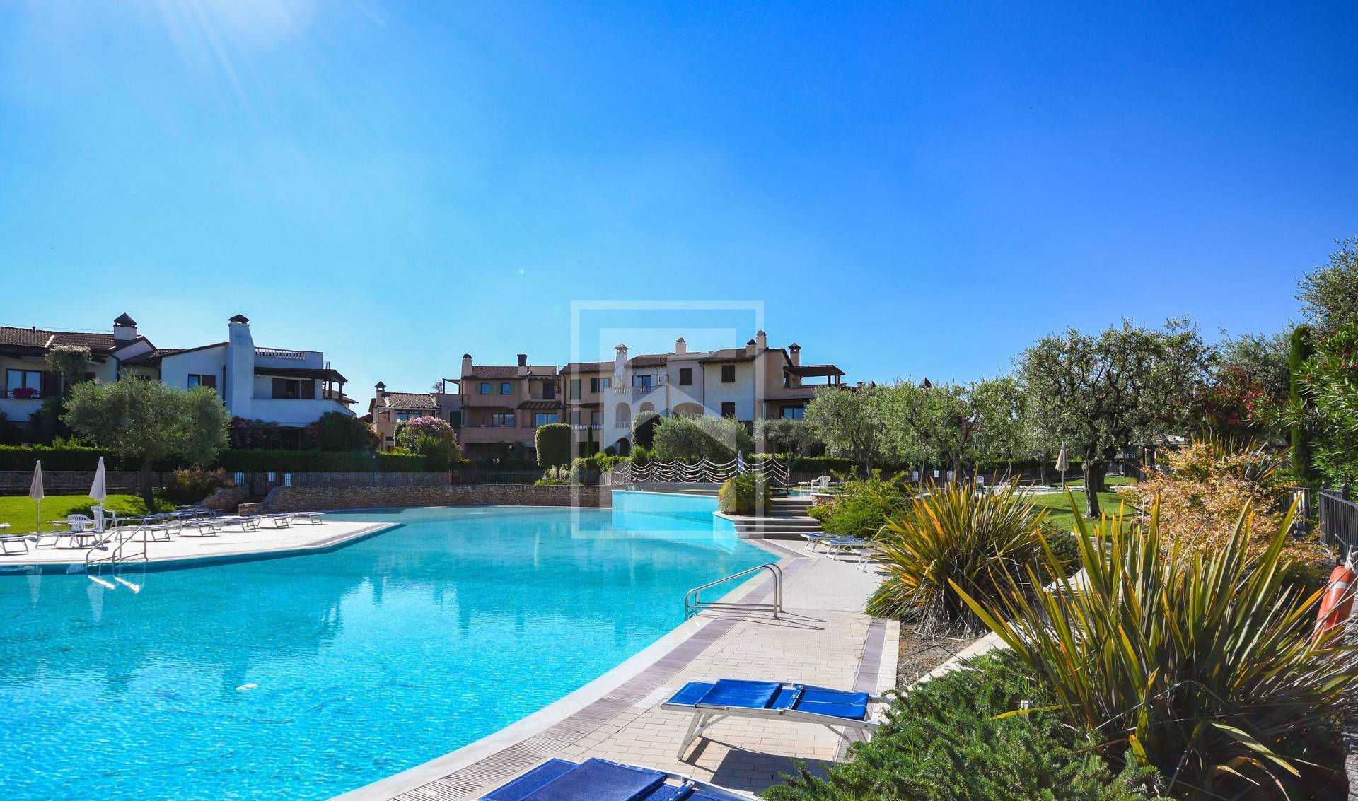 Immagine 51 di Appartamento in vendita  in Località Sermana 1 a Peschiera Del Garda