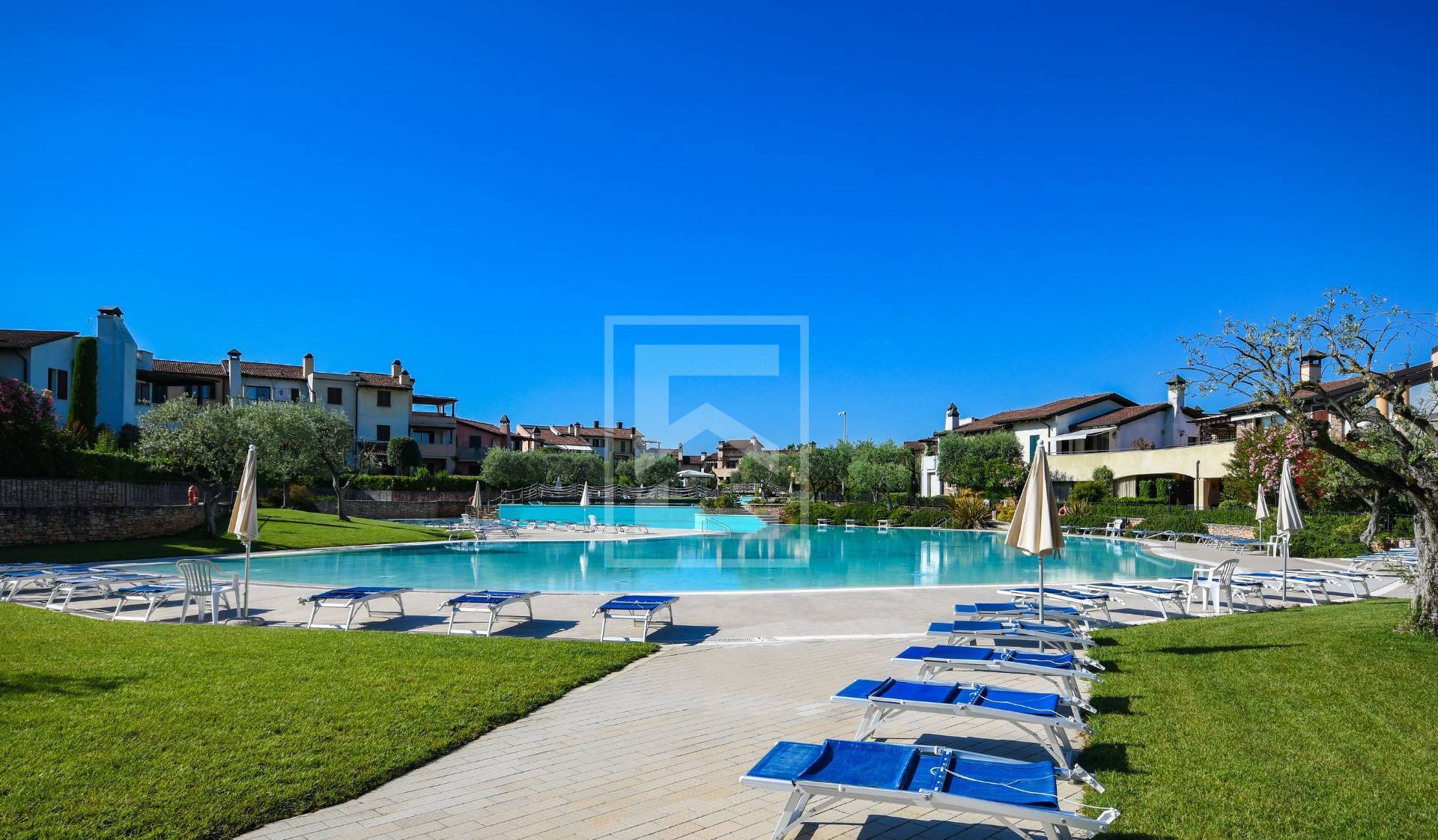 Immagine 52 di Appartamento in vendita  in Località Sermana 1 a Peschiera Del Garda