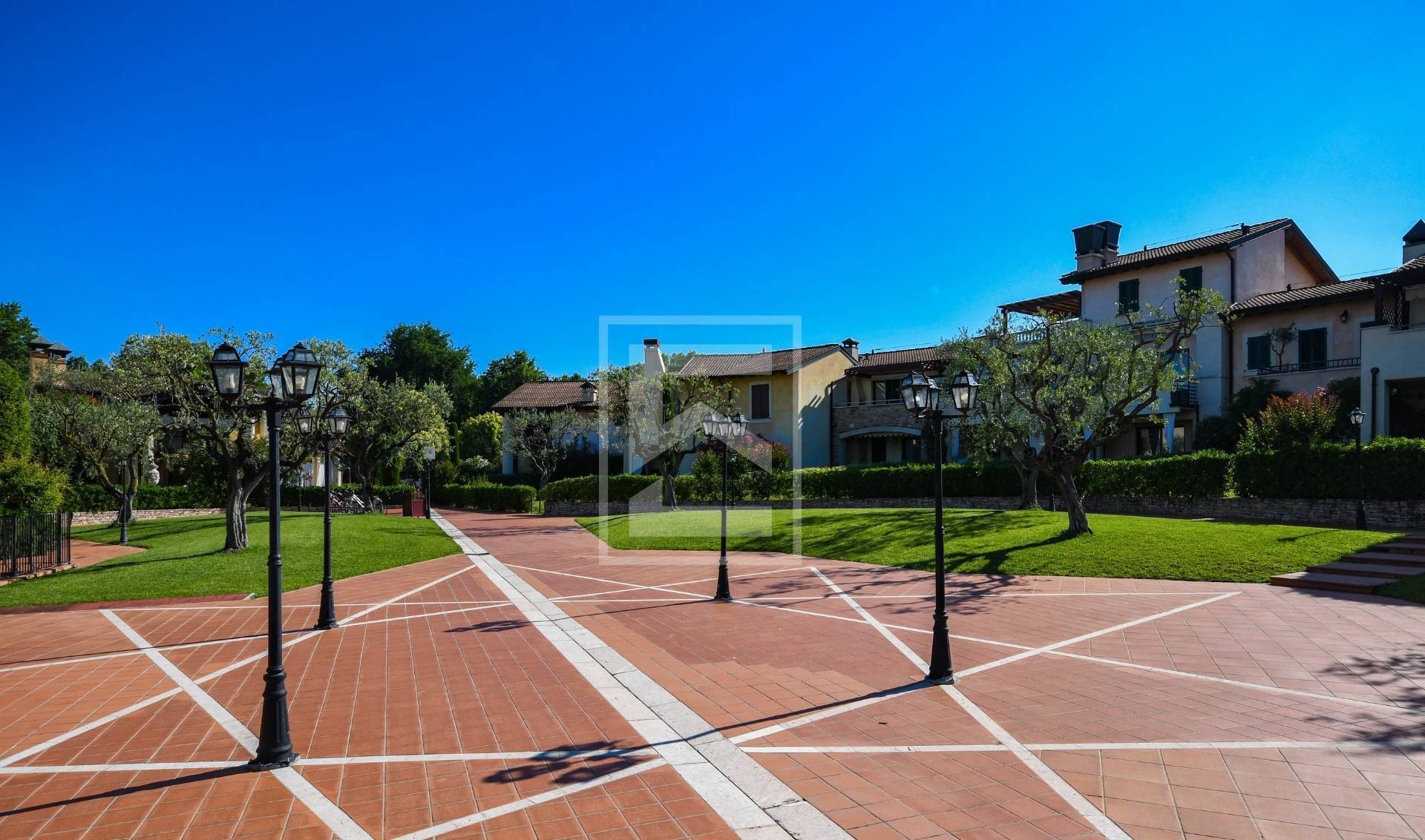 Immagine 53 di Appartamento in vendita  in Località Sermana 1 a Peschiera Del Garda