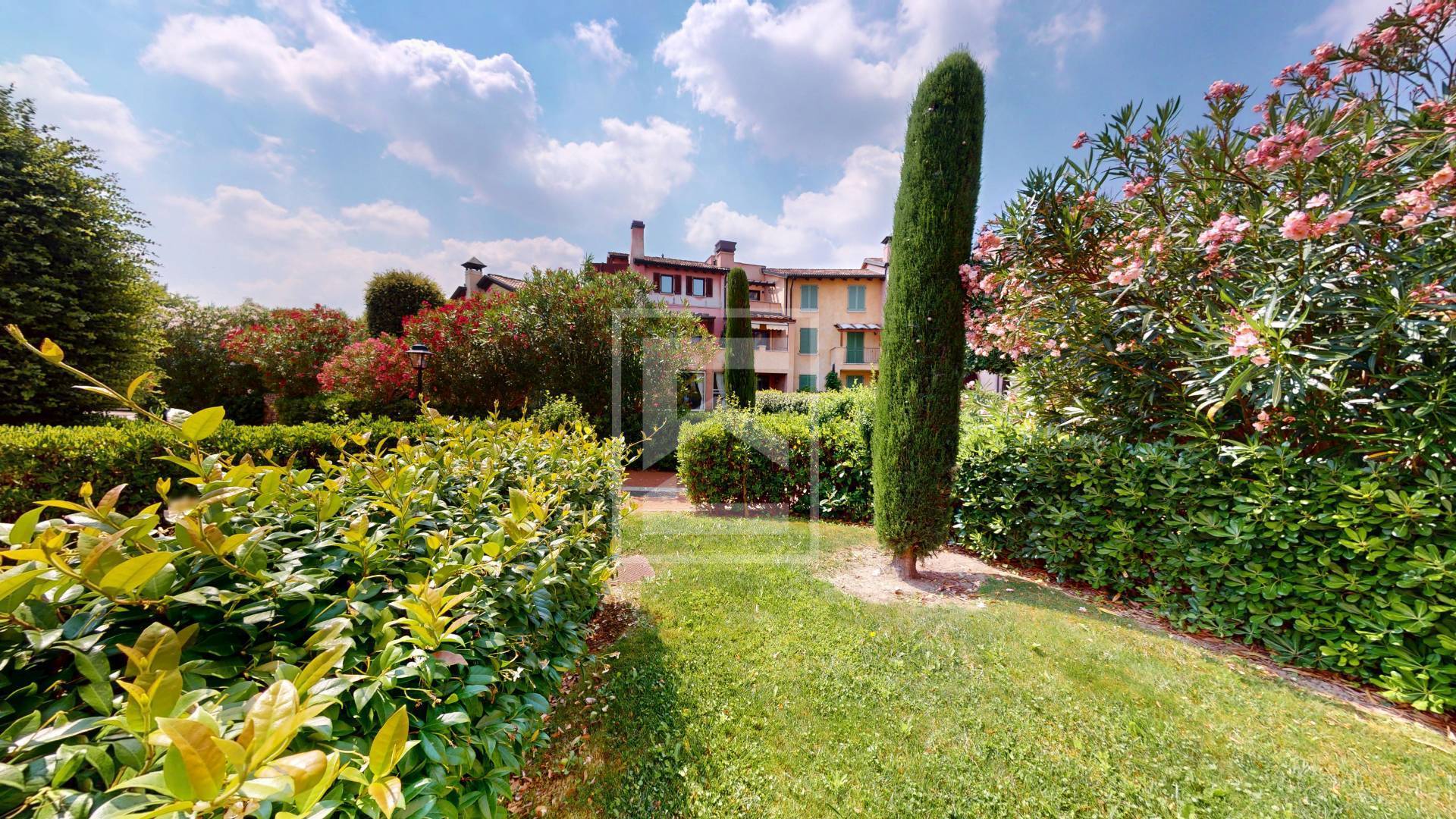 Immagine 25 di Appartamento in vendita  in Località Sermana 1 a Peschiera Del Garda