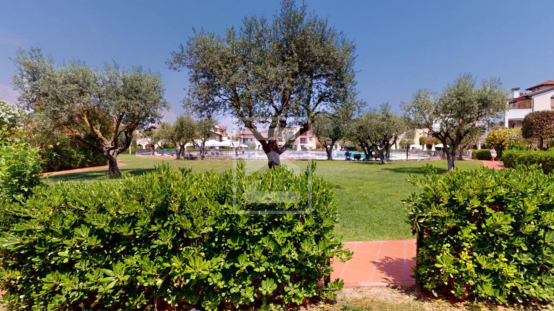 Immagine 26 di Appartamento in vendita  in Località Sermana 1 a Peschiera Del Garda