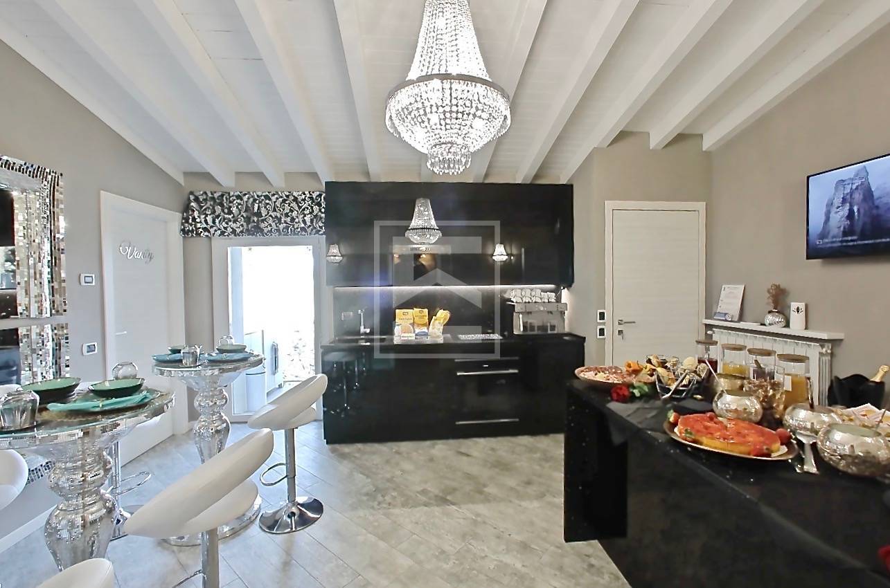 Immagine 35 di Albergo/B&B/Residence in vendita  in Via Caporali a Desenzano Del Garda